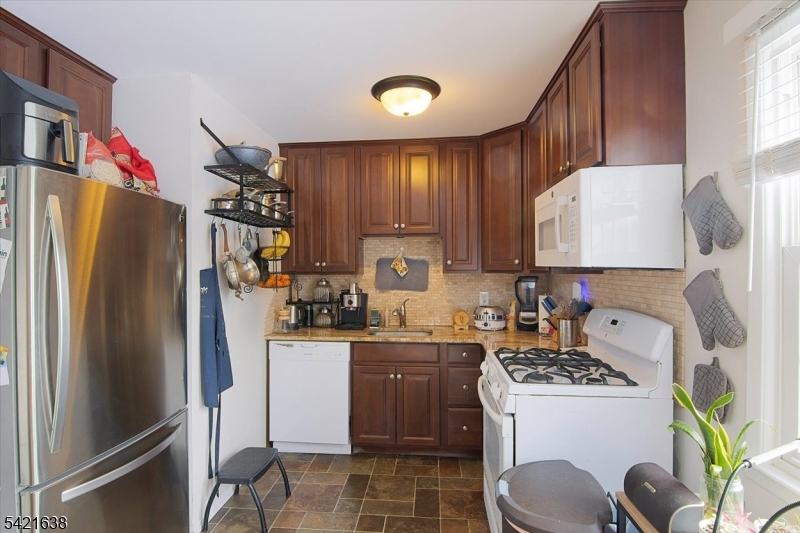 323 Pitney Pl 323