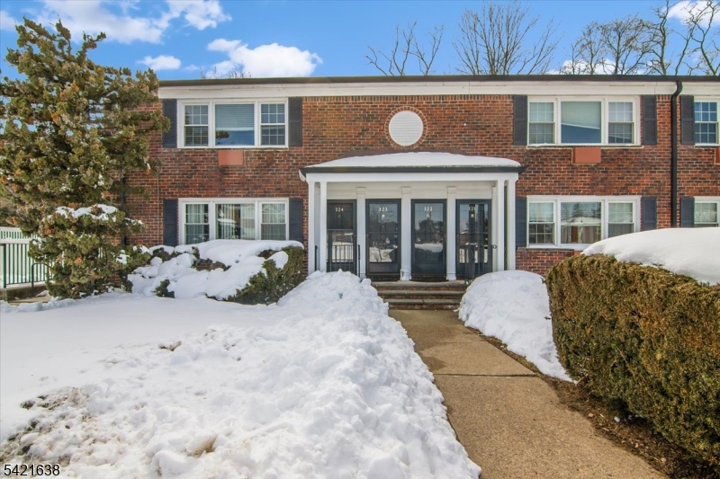 323 Pitney Pl 323