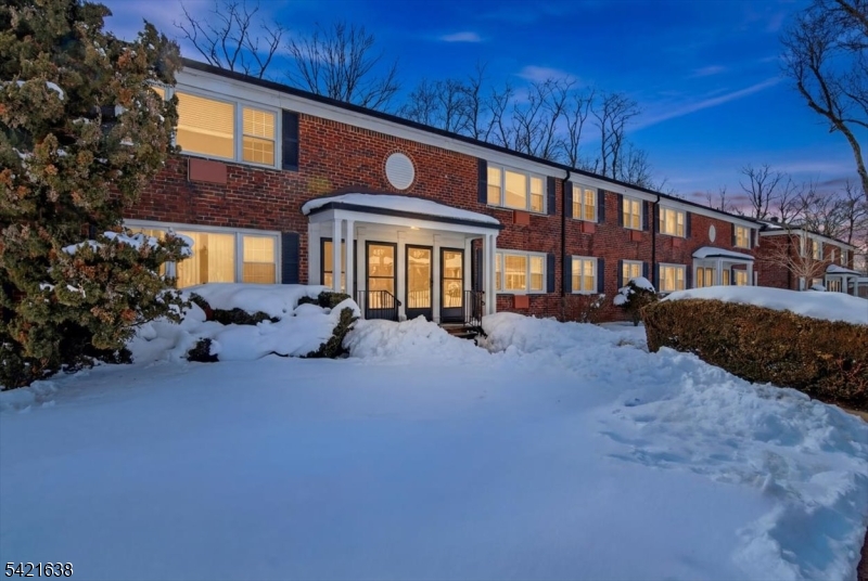 323 Pitney Pl 323