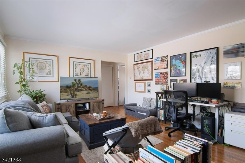 323 Pitney Pl 323