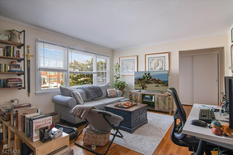 323 Pitney Pl 323