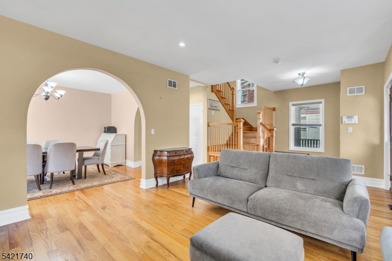 467 Summit Ave