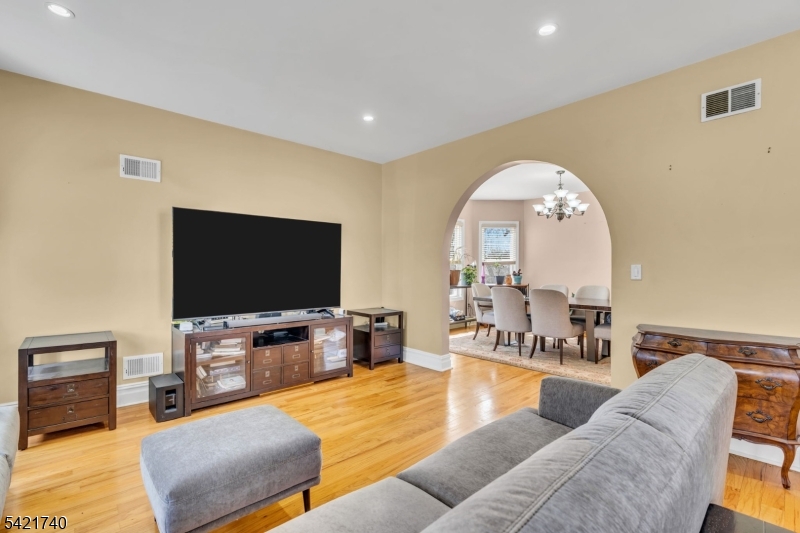 467 Summit Ave