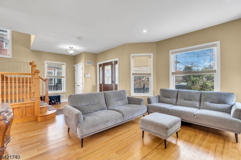 467 Summit Ave