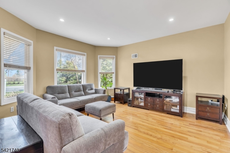 467 Summit Ave