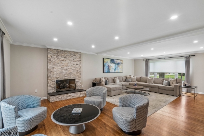 2 Barnstable Ct