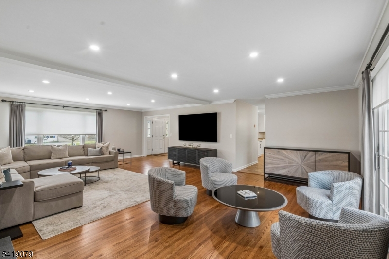 2 Barnstable Ct