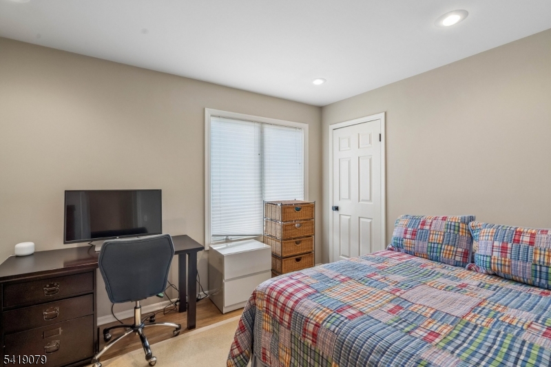 2 Barnstable Ct