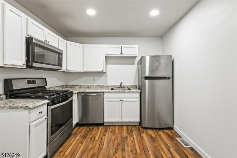 270-270A Sitgreaves St