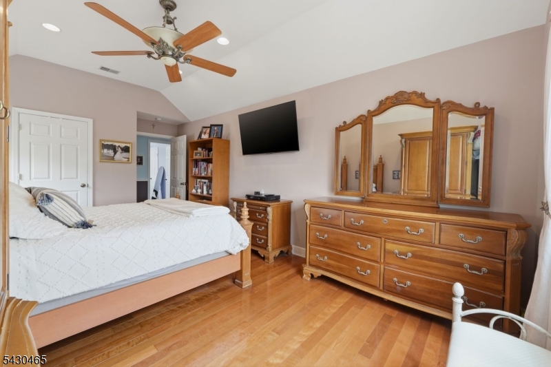 1 Highview Ave