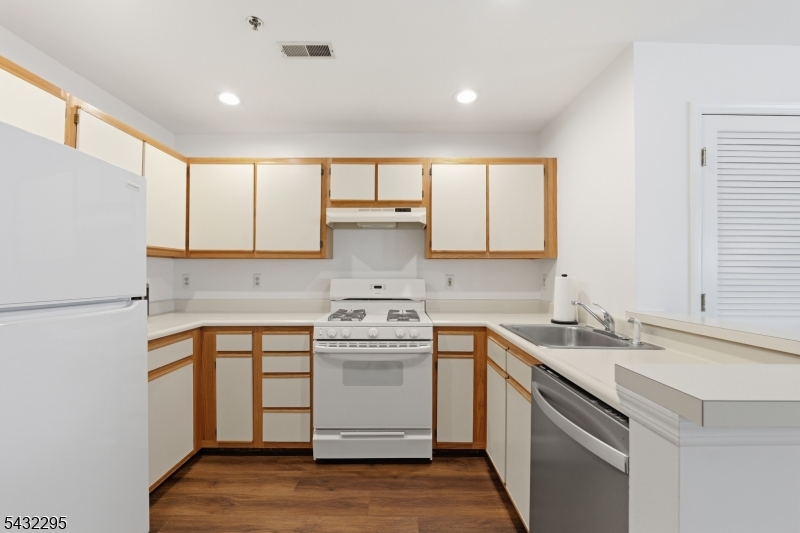 5301 Tudor Dr