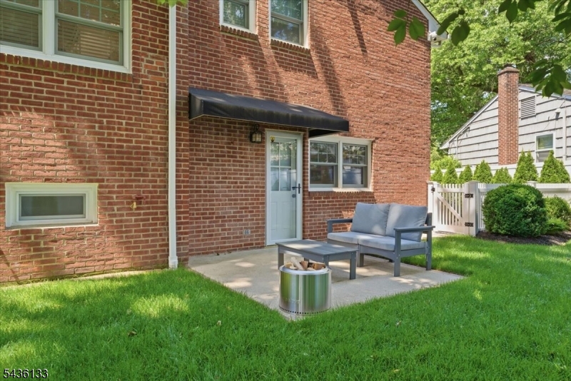 6 Davis St