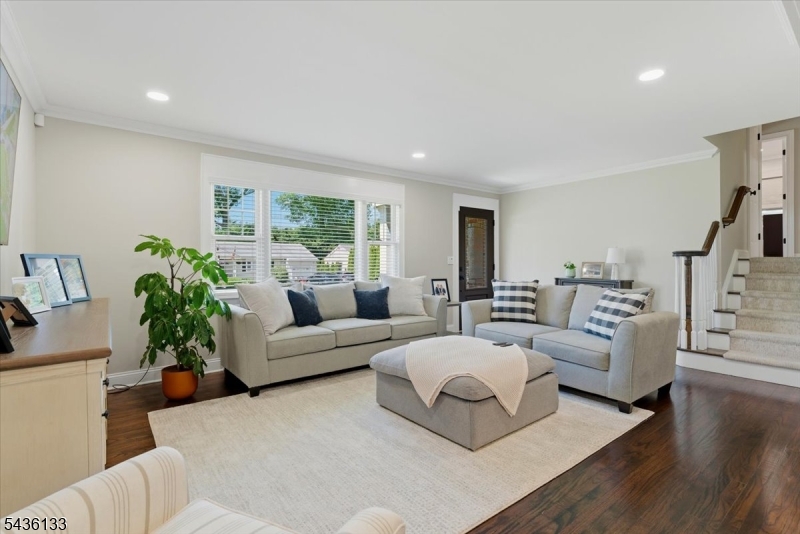 6 Davis St