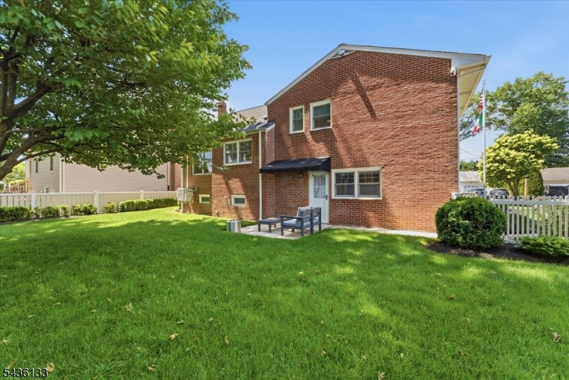 6 Davis St