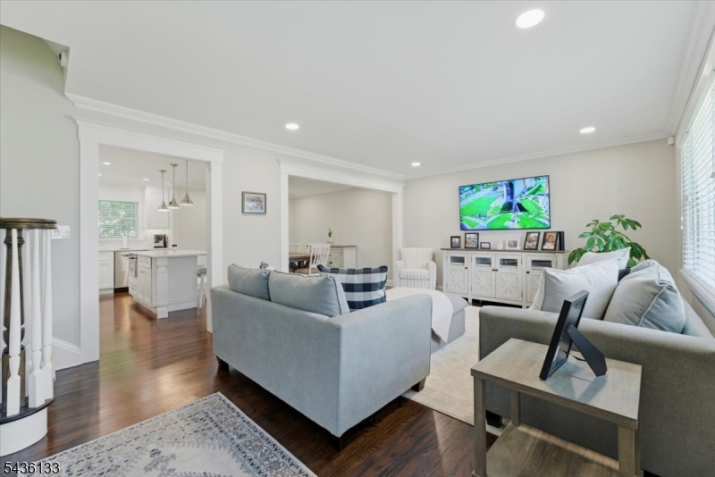 6 Davis St