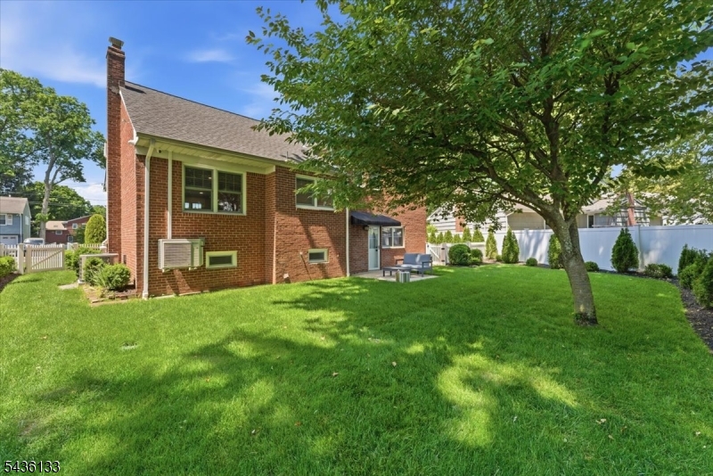 6 Davis St