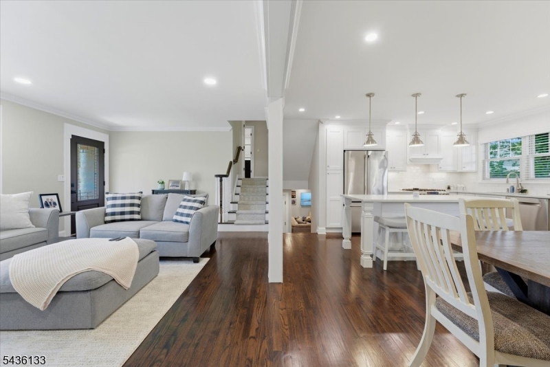 6 Davis St