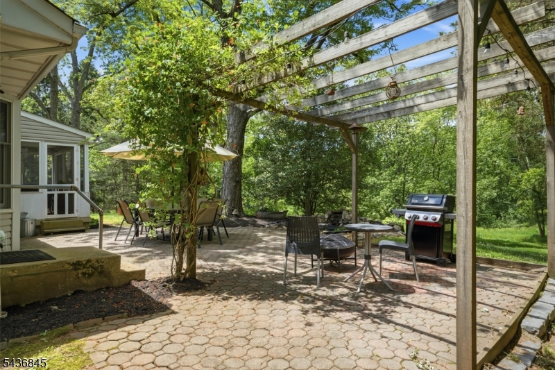 2068 MILLSTONE RIVER ROAD