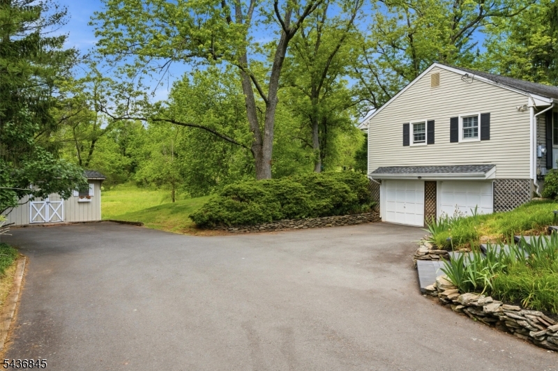 2068 MILLSTONE RIVER ROAD
