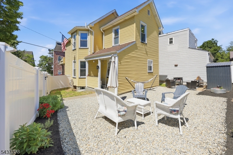 69 Harris St
