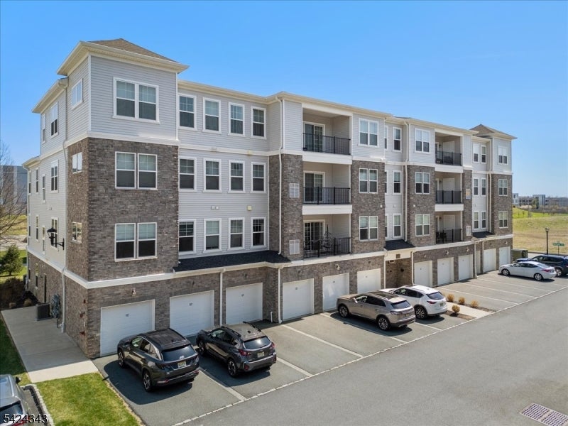 11 Veterans Way 111