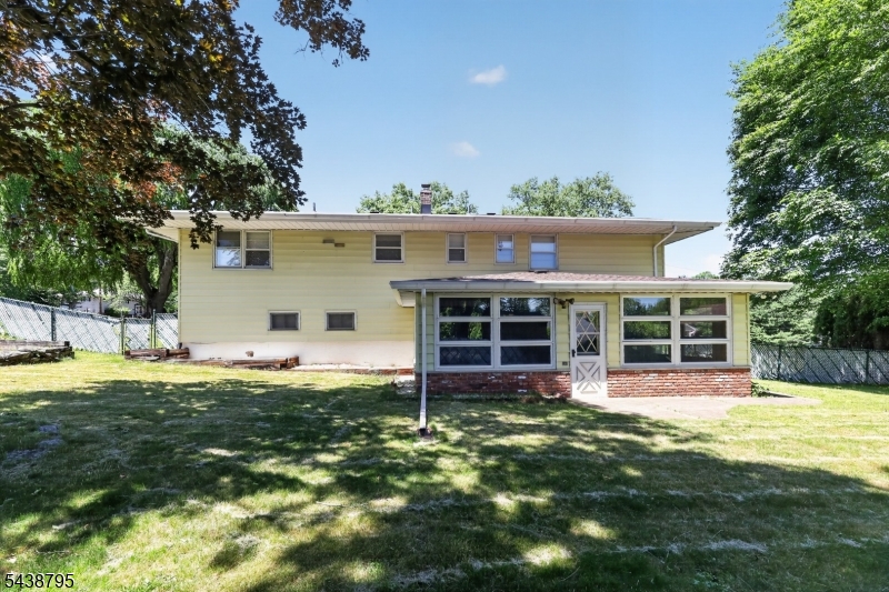 228 Shaw Pl