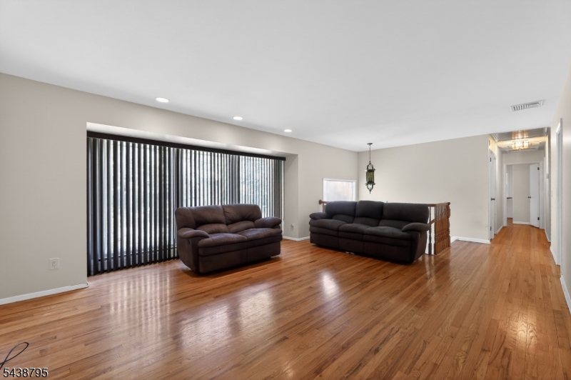 228 Shaw Pl