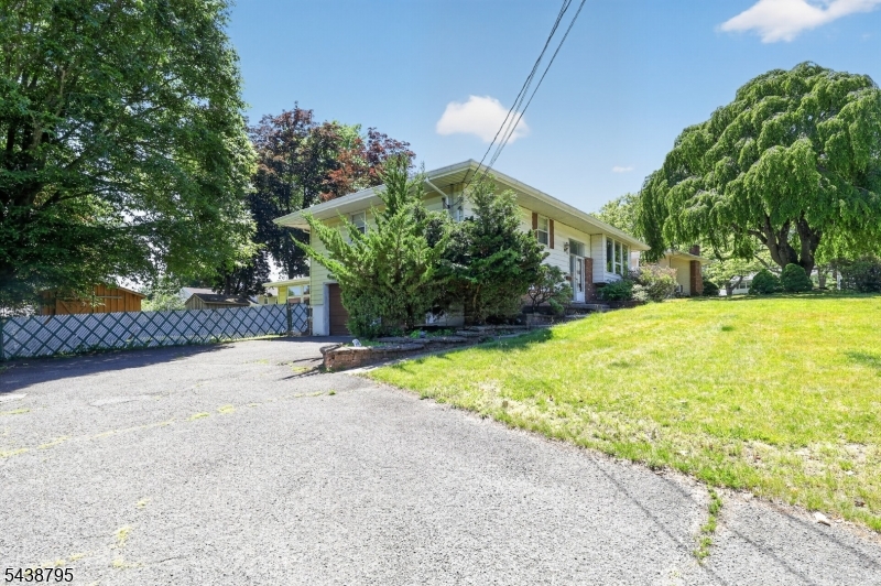 228 Shaw Pl