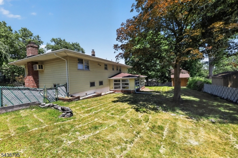 228 Shaw Pl