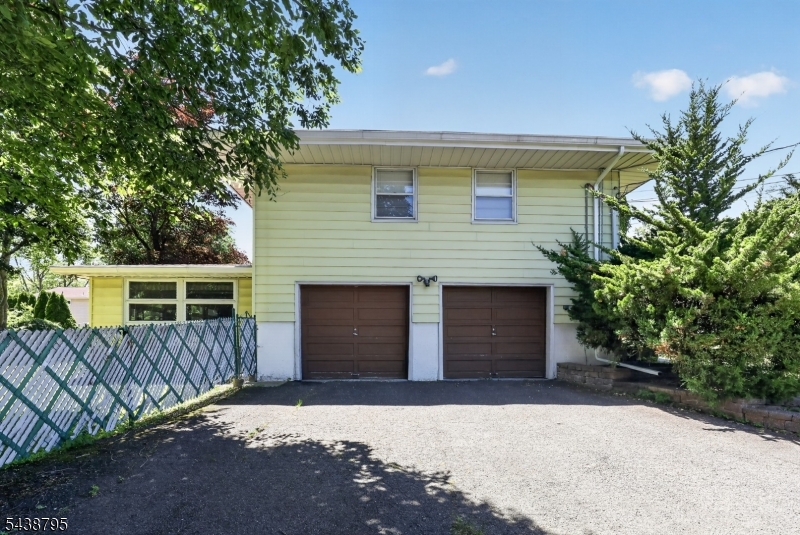 228 Shaw Pl