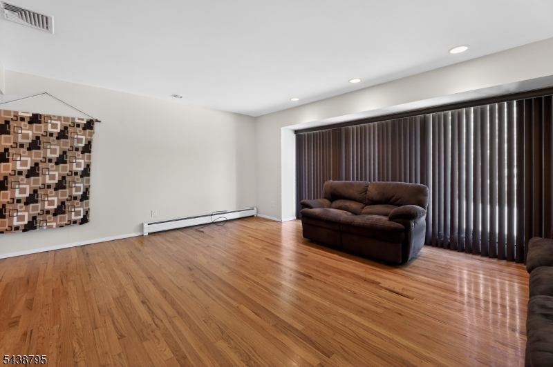 228 Shaw Pl