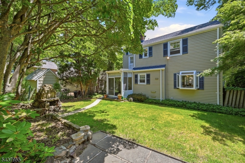 212 Grove Ave