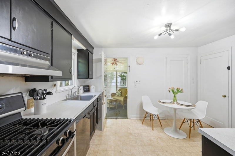 212 Grove Ave