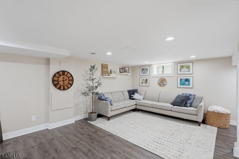 13 Cedar St