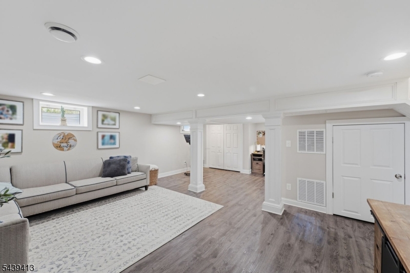 13 Cedar St