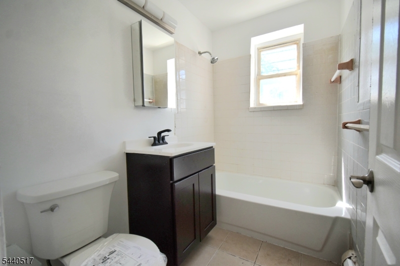 58 Underwood St B7