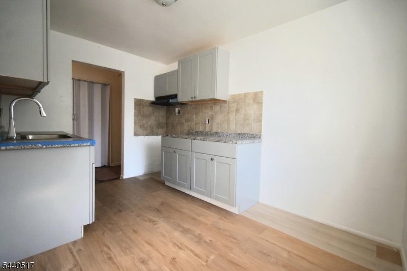 58 Underwood St B7