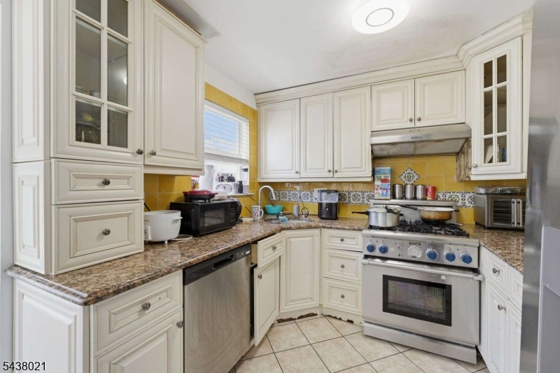 726 Harbortown Blvd