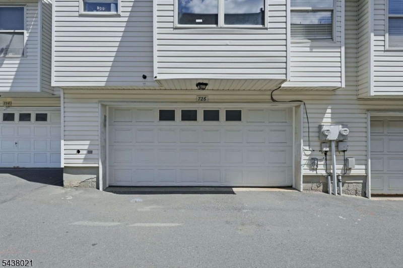 726 Harbortown Blvd