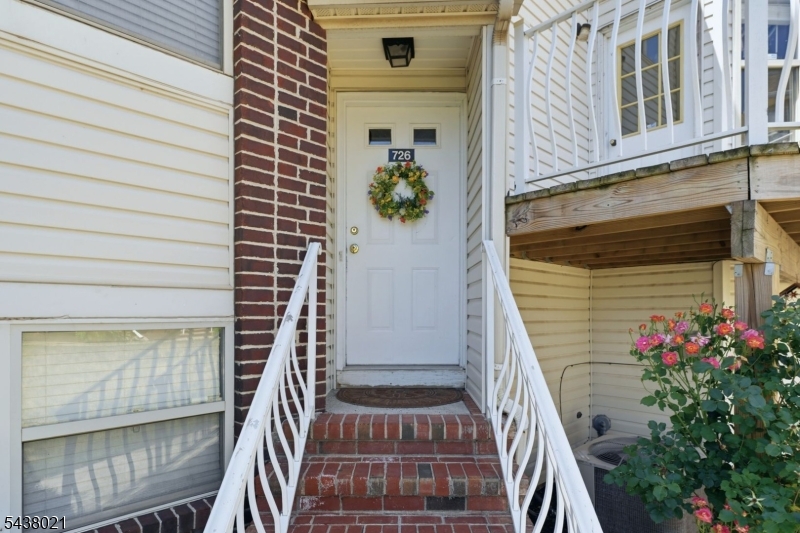 726 Harbortown Blvd