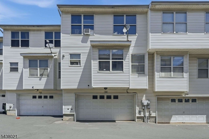 726 Harbortown Blvd