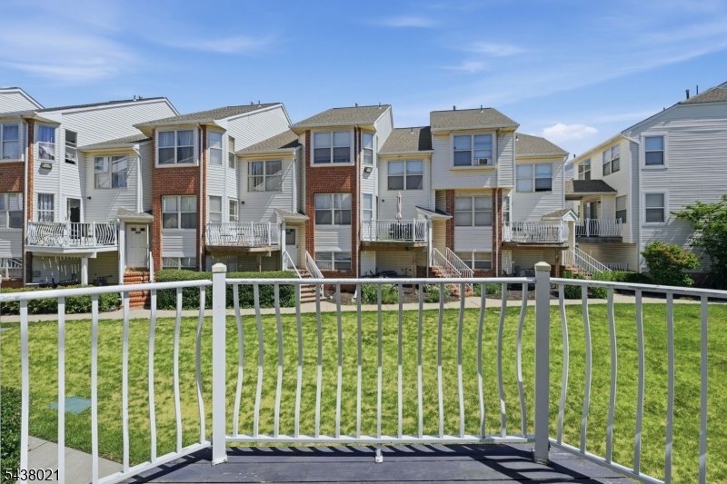 726 Harbortown Blvd