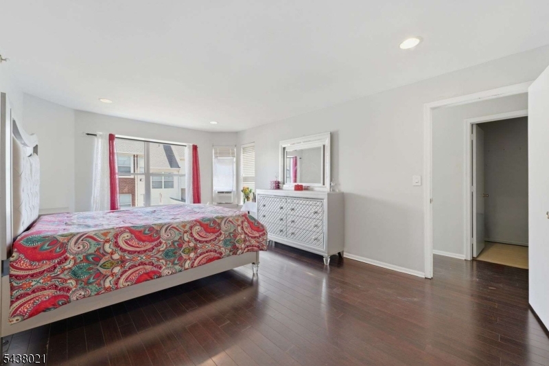 726 Harbortown Blvd