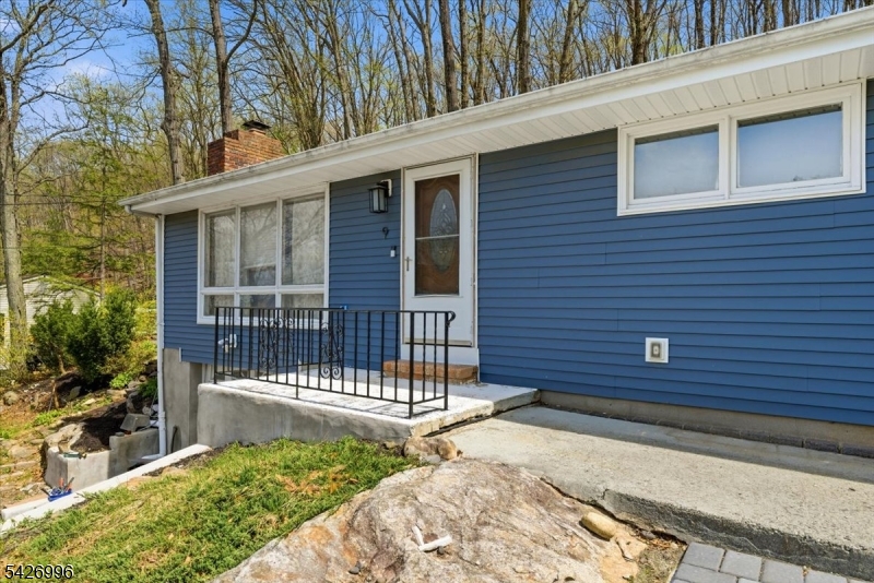 9 Hartung Ave