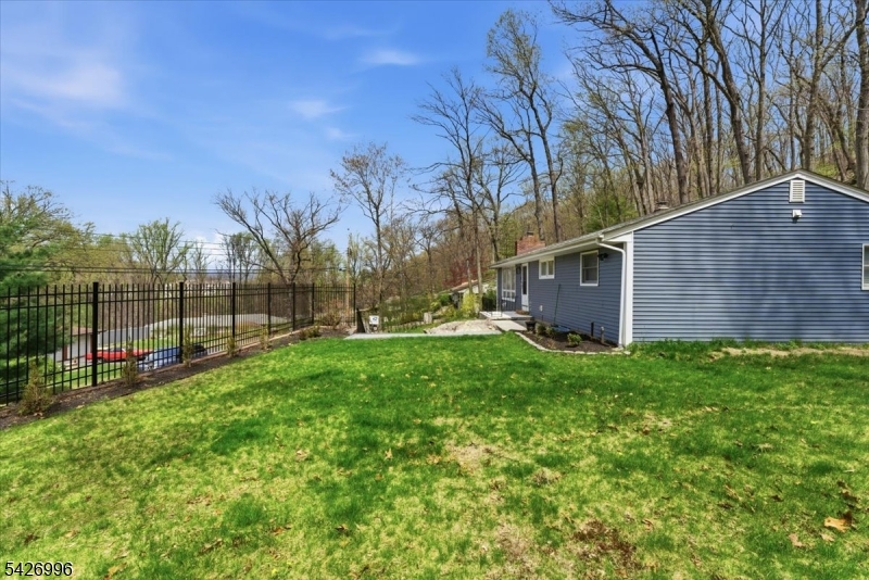 9 Hartung Ave