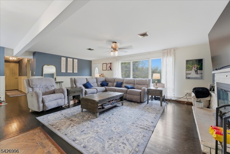 9 Hartung Ave