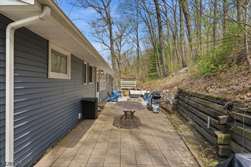 9 Hartung Ave