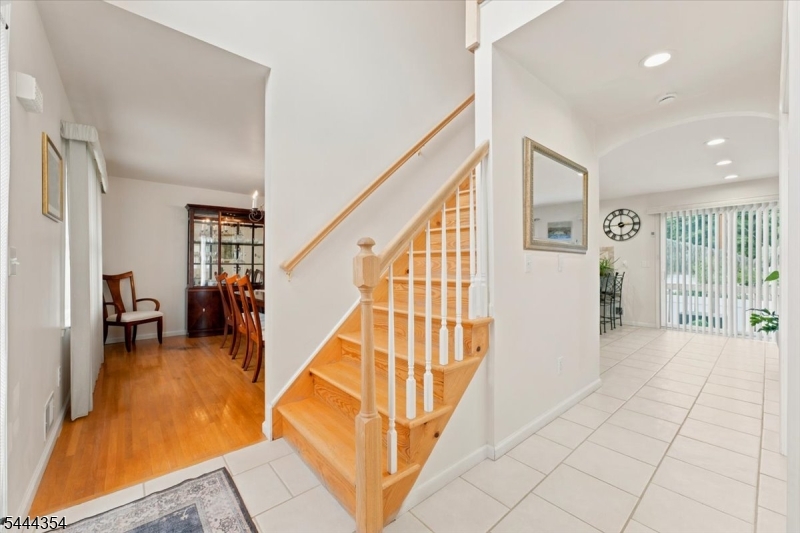 580 Center St