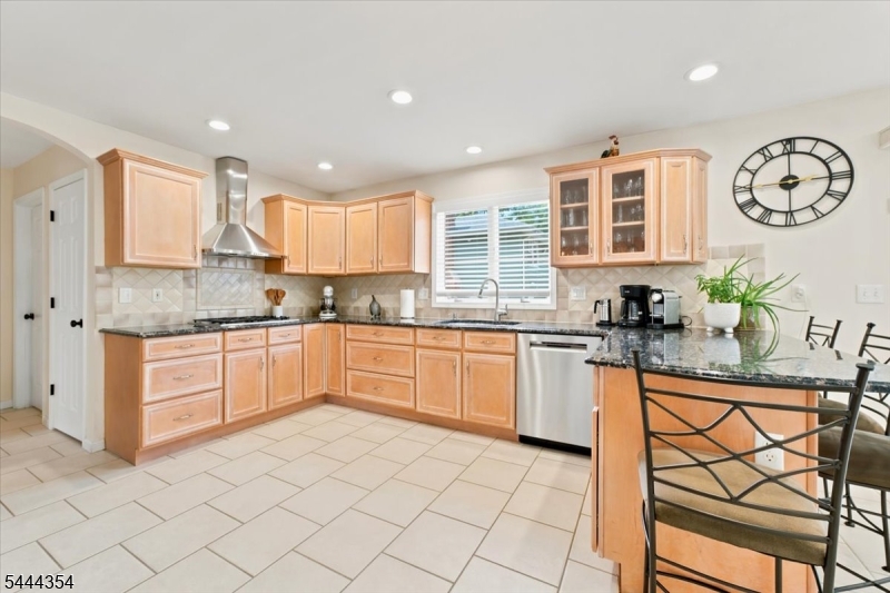 580 Center St
