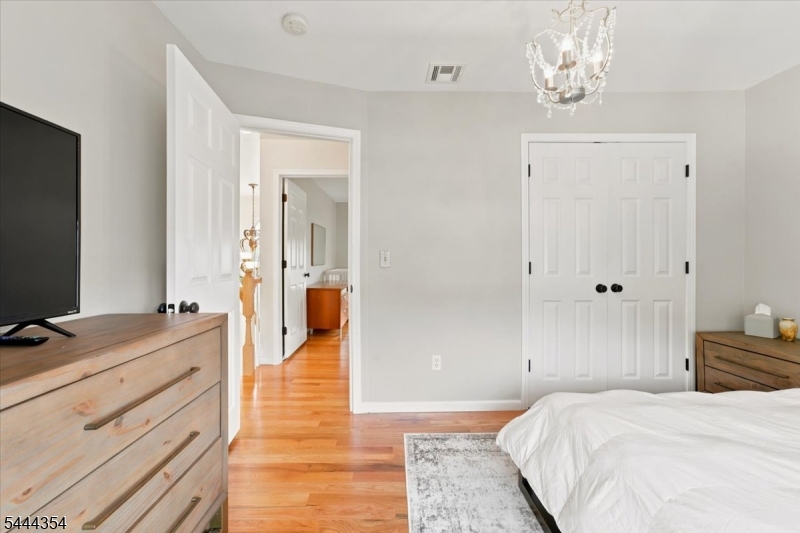 580 Center St